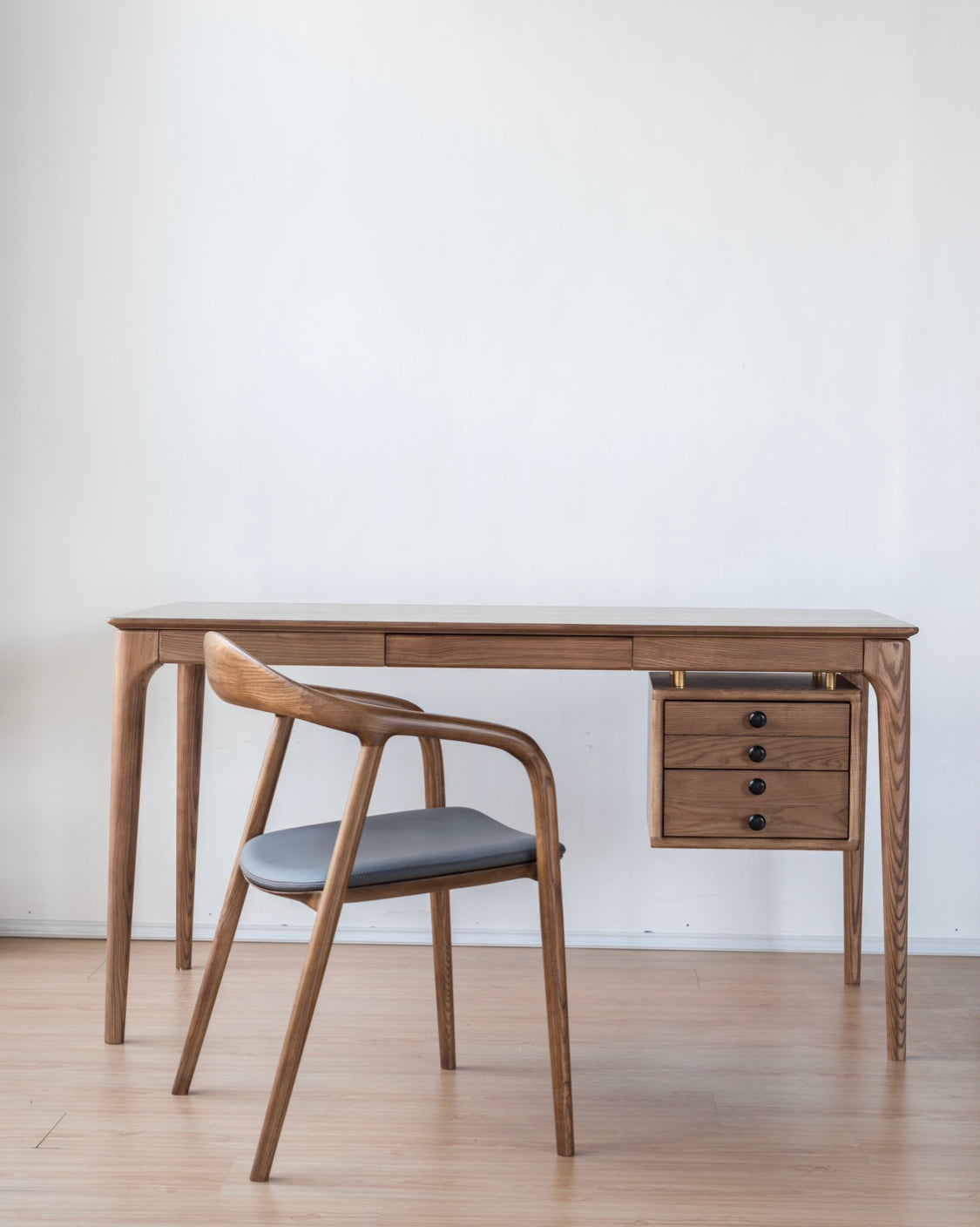 Γραφείο Μελέτης Adeline | Τέφρα ξύλου Mid-Century Modern